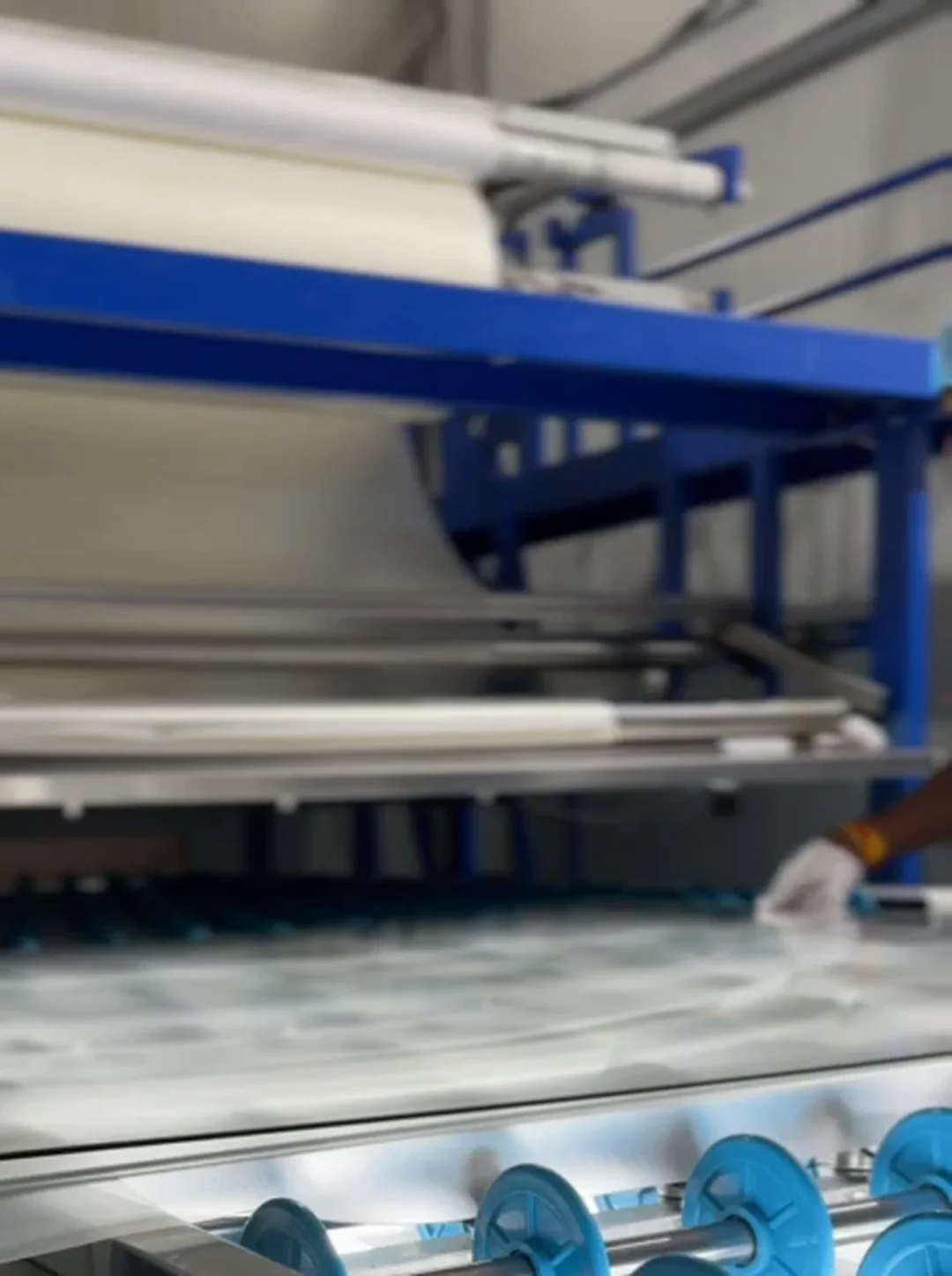 A glass unit on the press-roller line at the ARG plant